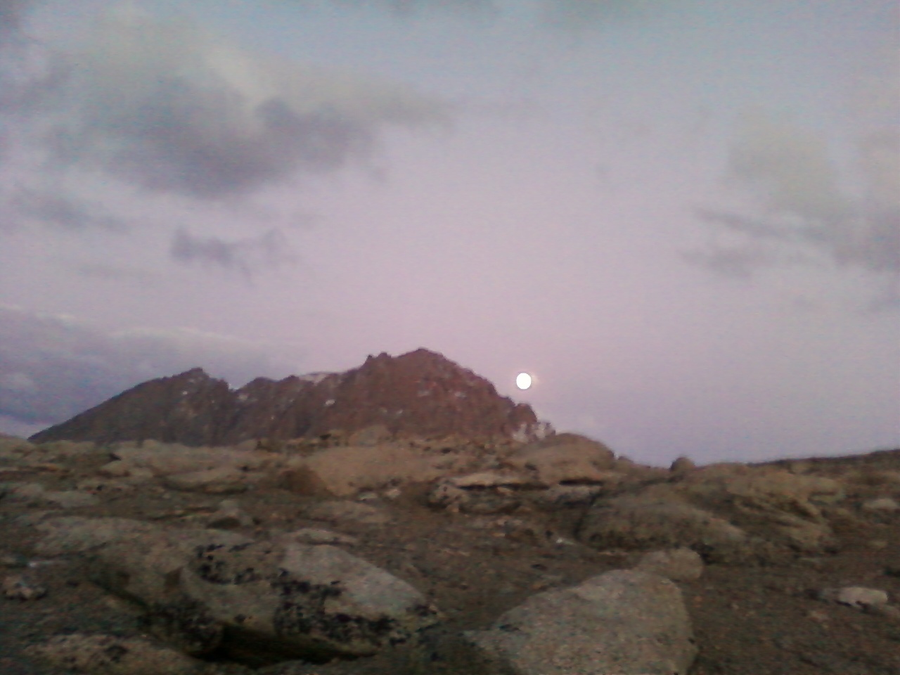 my sad picture doesn't do justice to this remarkable moonrise above Mt Williamson